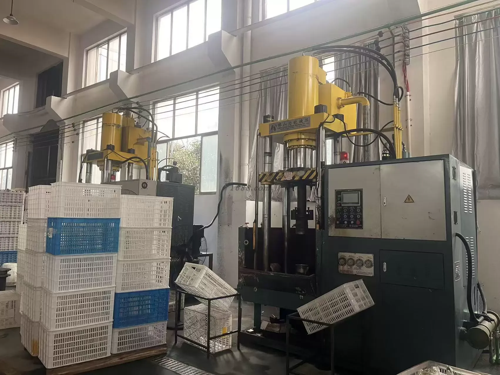 Titanium drinkware workshop overview at the Solidus manufacturing base